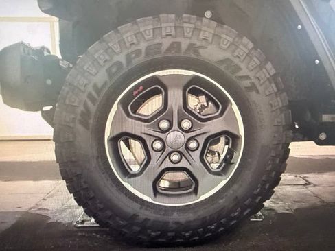 Used 2023 Jeep Gladiator Rubicon w/ LED Lighting Group AWD/4WD image 8