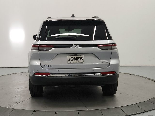 Used 2025 Jeep Grand Cherokee Limited RWD image 7
