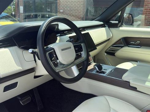 Used 2025 Land Rover Range Rover SE AWD/4WD image 32