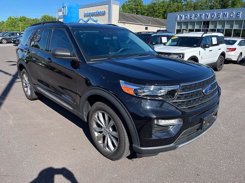 Used 2024 Ford Explorer XLT w/ Equipment Group 202A AWD/4WD image 2