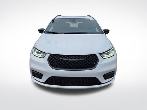 New 2026 Chrysler Pacifica Limited AWD/4WD image 8