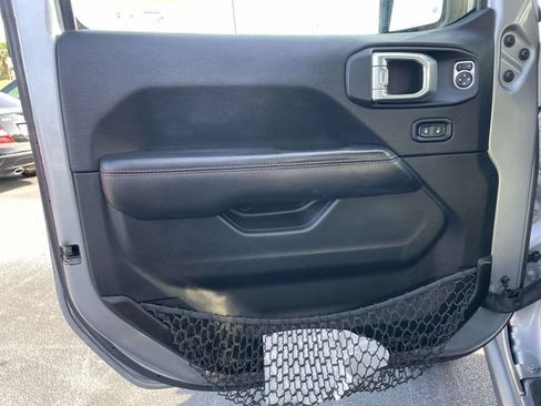 Used 2018 Jeep Wrangler Unlimited Rubicon AWD/4WD image 14