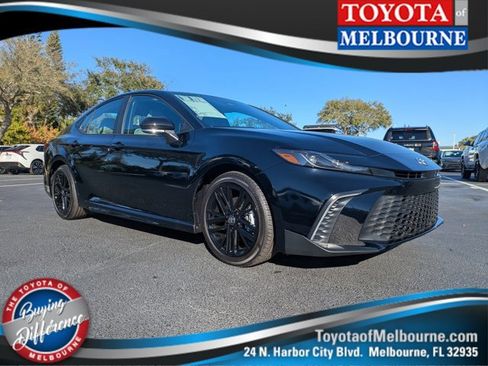 New 2026 Toyota Camry SE FWD image 1