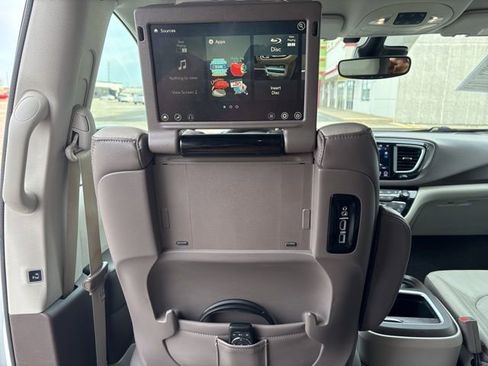 Used 2018 Chrysler Pacifica Touring-L Plus w/ Advanced Safetytec Group image 33