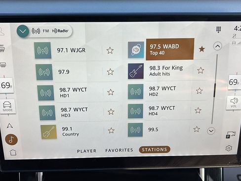 Used 2025 Land Rover Range Rover Velar Dynamic SE image 32