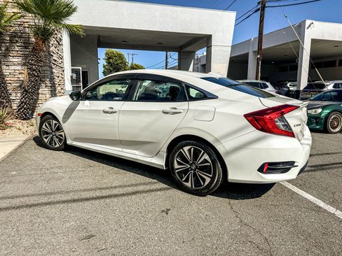 Used 2018 Honda Civic EX-L image 4