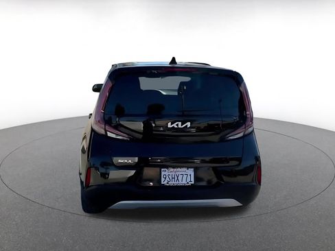 Used 2025 Kia Soul LX w/ LX Technology Package FWD image 12