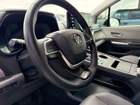 Used 2023 Toyota Sienna XLE image 20