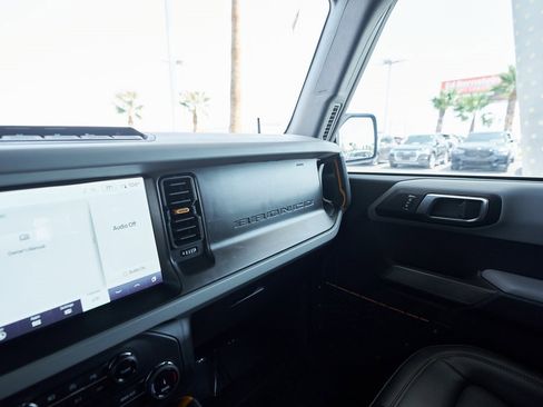 Used 2022 Ford Bronco Badlands image 51