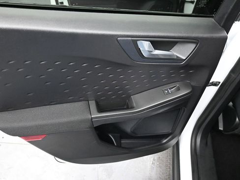 Used 2020 Ford Escape SE image 30