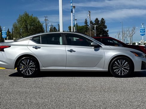 Used 2023 Nissan Altima 2.5 SV image 7