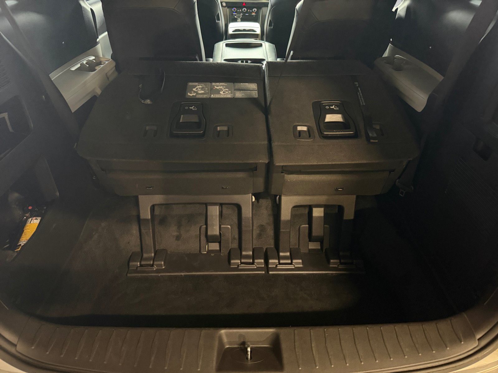 Used 2023 Kia Carnival LX FWD image 19