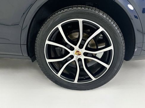 Used 2022 Porsche Cayenne image 30