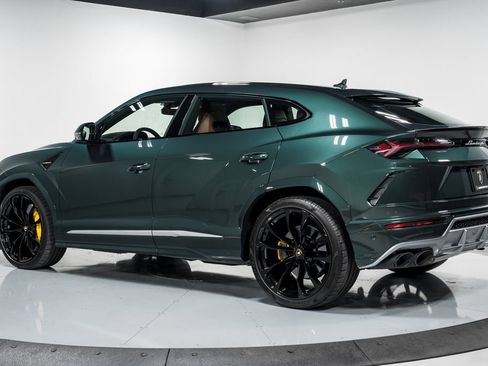 Used 2022 Lamborghini Urus AWD/4WD image 5