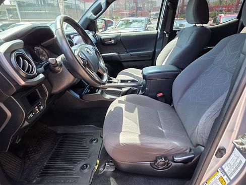 Used 2017 Toyota Tacoma TRD Sport w/ Tow Package RWD image 20