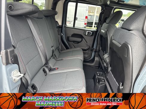 New 2025 Jeep Gladiator Rubicon w/ Technology Group image 14