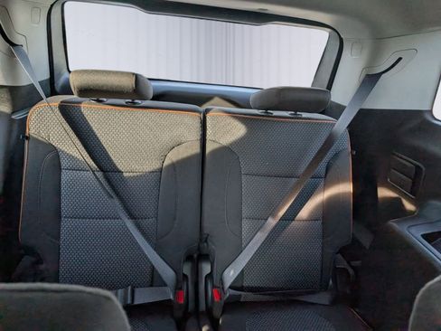 Certified 2023 GMC Acadia AT4 image 10