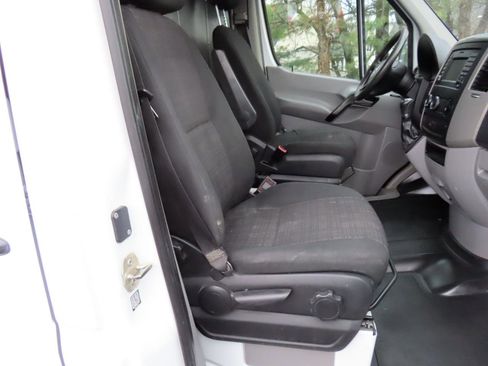Used 2015 Mercedes-Benz Sprinter 2500 image 9