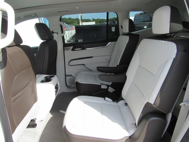 Used 2024 GMC Acadia Denali w/ Super Cruise Package FWD image 28