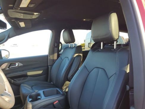 New 2026 Chrysler Pacifica Select FWD image 11