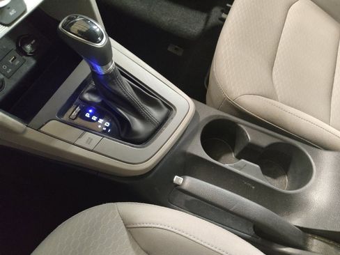 Used 2019 Hyundai Elantra SEL image 26