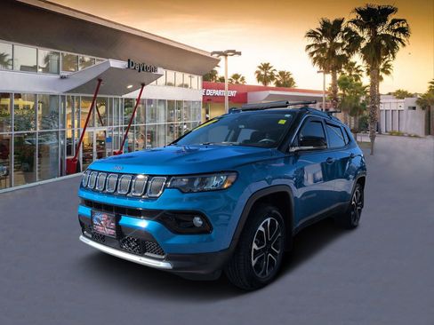 Certified 2022 Jeep Compass Limited AWD/4WD image 7