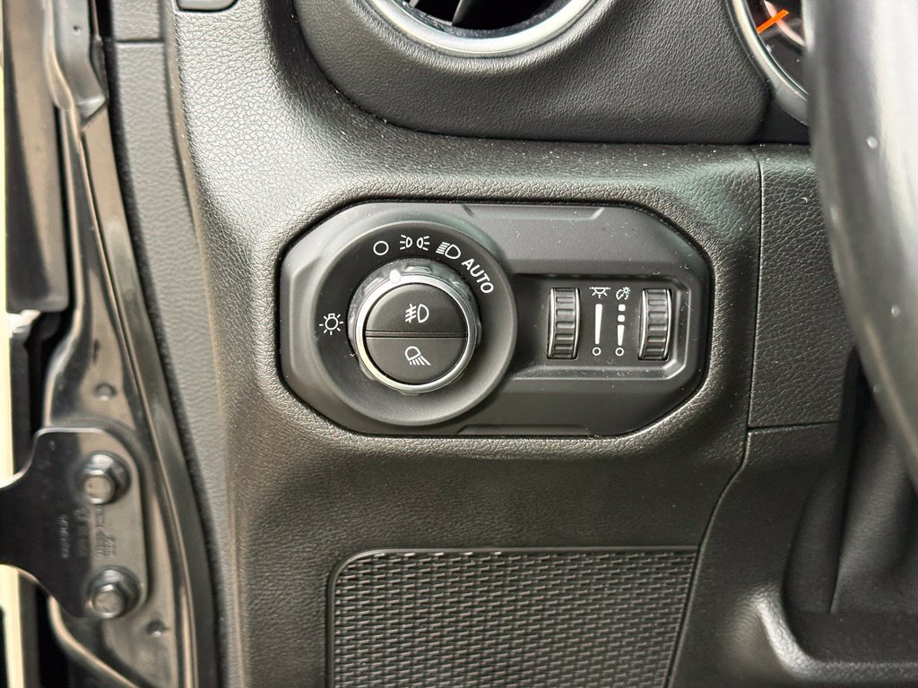 Used 2020 Jeep Gladiator Overland AWD/4WD image 19