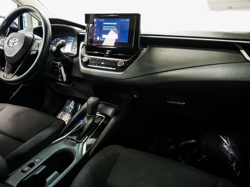 Used 2025 Toyota Corolla LE FWD image 9