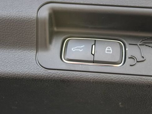 Used 2023 Ford Explorer XLT w/ Equipment Group 202A RWD image 8