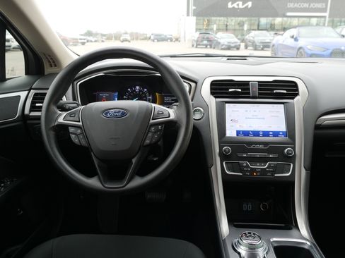 Used 2020 Ford Fusion SE image 20