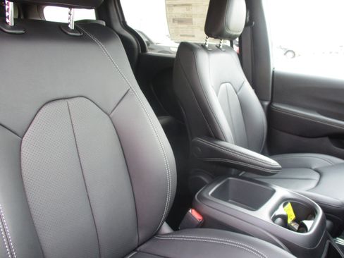 New 2026 Chrysler Voyager LX FWD image 41