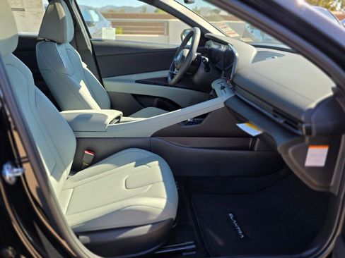New 2026 Hyundai Elantra Limited FWD image 10