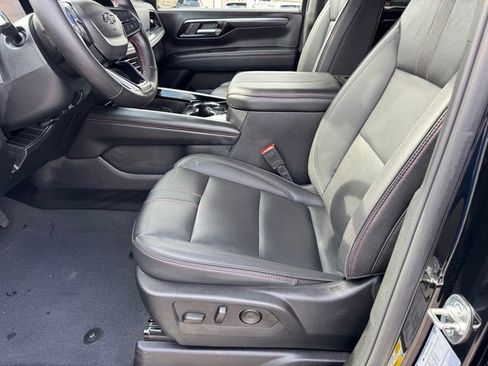 Certified 2025 Chevrolet Suburban RST image 17