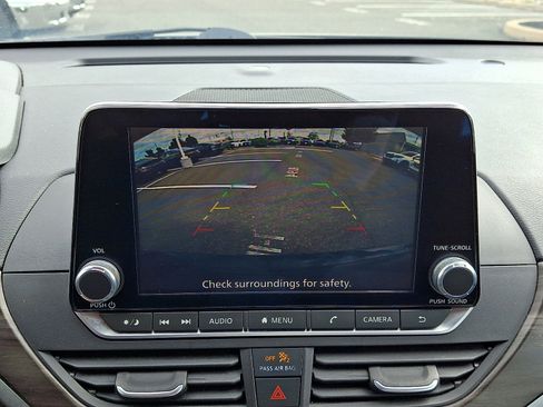 Used 2024 Nissan Altima 2.5 SV FWD image 17