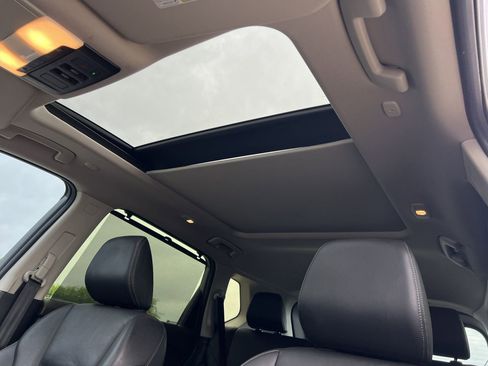 Used 2023 Nissan Rogue SL w/ SL Premium Package image 12