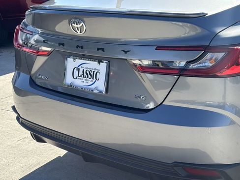 Used 2025 Toyota Camry SE image 4