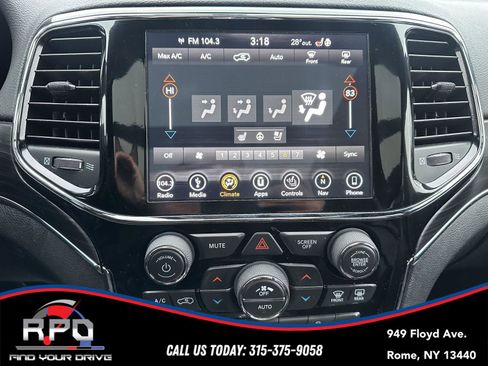 Used 2019 Jeep Grand Cherokee Limited w/ Luxury Group II image 19