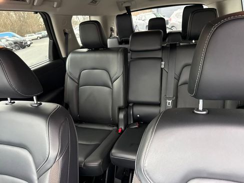 Used 2023 Nissan Pathfinder SL w/ Lighting Package (N92) image 28