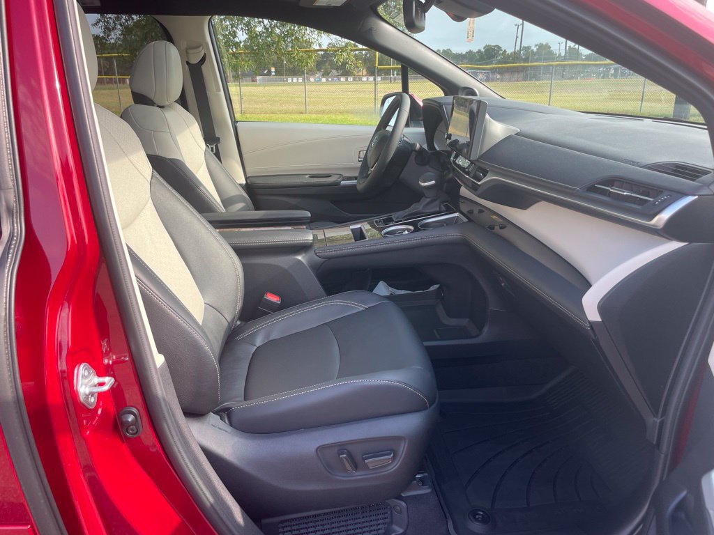 New 2026 Toyota Sienna Limited FWD image 17
