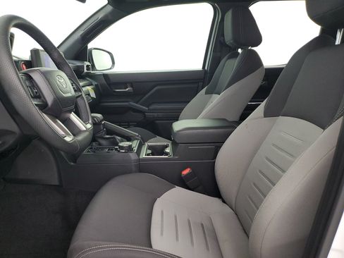 Used 2025 Toyota Tacoma TRD Sport AWD/4WD image 17