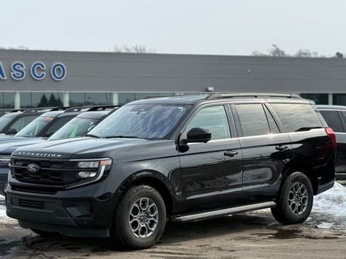 Used 2025 Ford Expedition Active image 33