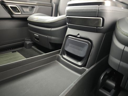 Used 2022 Rivian R1S Launch Edition image 33