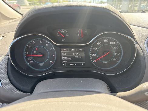 Used 2018 Chevrolet Cruze LT w/ Convenience Package FWD image 4