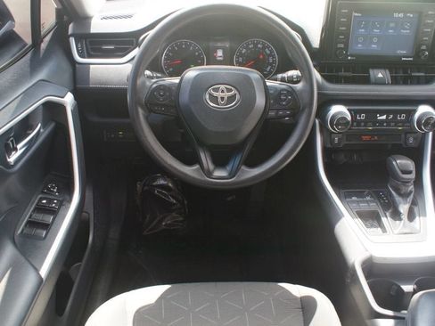 Used 2021 Toyota RAV4 XLE FWD image 5