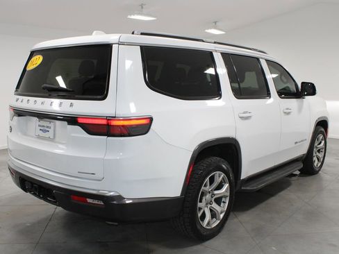 Used 2022 Jeep Wagoneer Series II AWD/4WD image 9