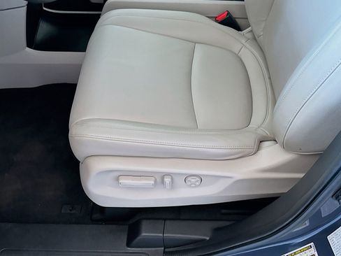 Used 2025 Honda Odyssey EX-L image 16