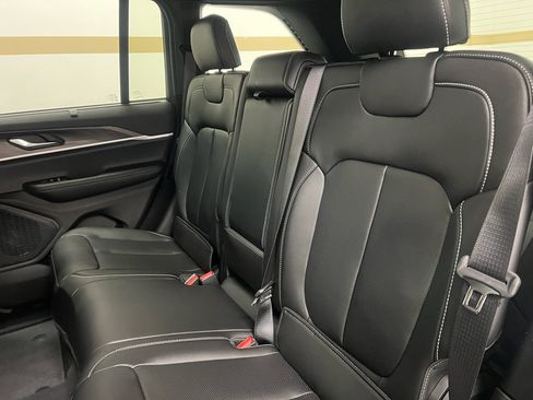 New 2025 Jeep Grand Cherokee Limited w/ Luxury Tech Group II image 12