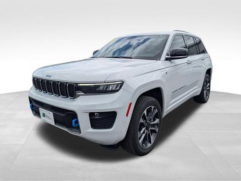 Used 2022 Jeep Grand Cherokee Overland AWD/4WD image 3