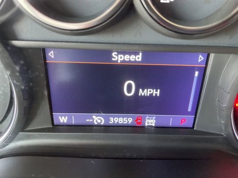 Used 2021 Chevrolet Silverado 1500 LT AWD/4WD image 12