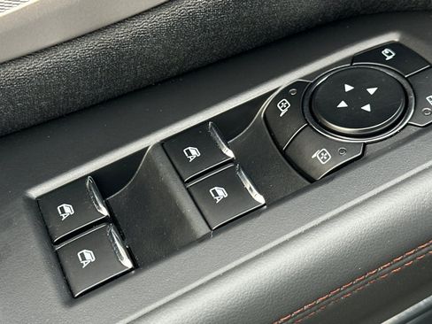 Used 2025 Ford Expedition Active AWD/4WD image 12